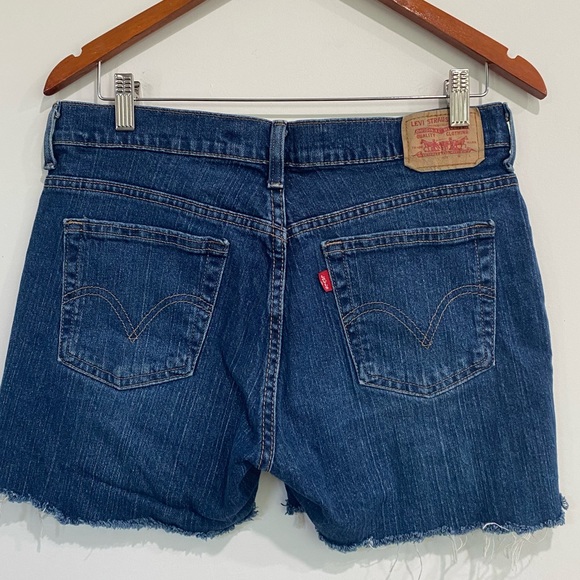 Levi’s High Waisted Shorts DIY - Picture 2 of 7